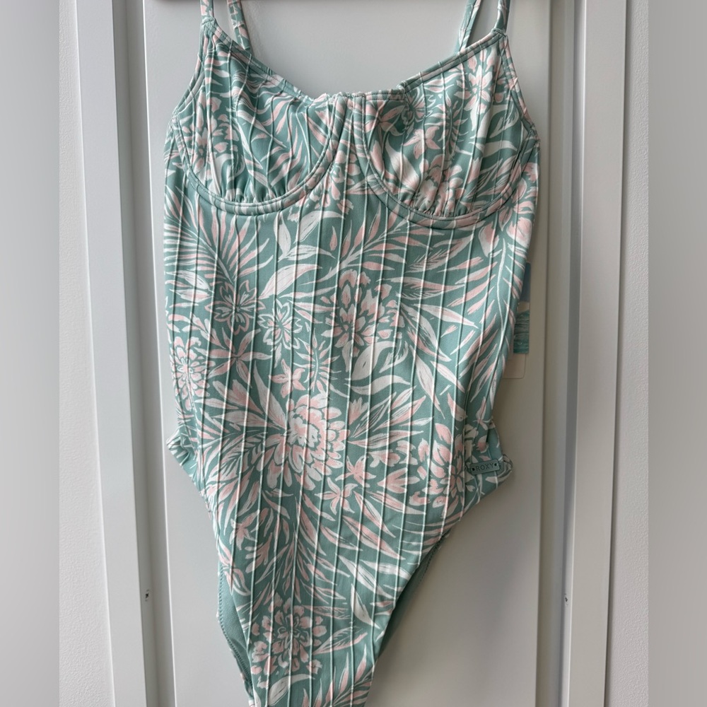Roxy Swimsuit. NEW. Size XS - Picture 6 of 12